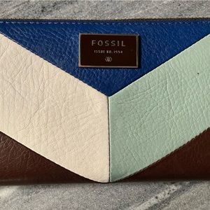 Fossil Women’s Zipper Wallet